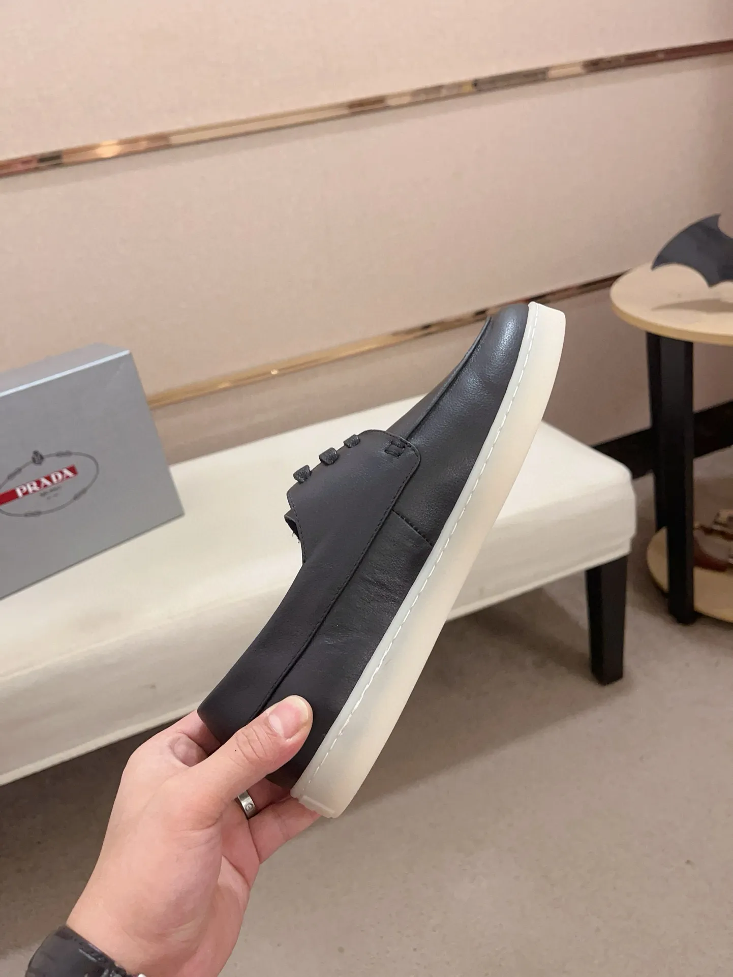 Men's shoes 💰 540💰 ✔️✔️✔️Higher version High-quality new PRADA (Prada) counters are launched at the same time. The new men's shoes and 😘 fabrics are made of high-tech glue-making technology. Lining: Full cowhide lining. 👍🏿 High-end ☄️ air-cushion molded anti-slip rubber outsole, exquisite lines, simple and elegant, comfortable and high-end for leisure travel. Code number: 38 to 44 (45 can be customized and cannot be returned or exchanged)